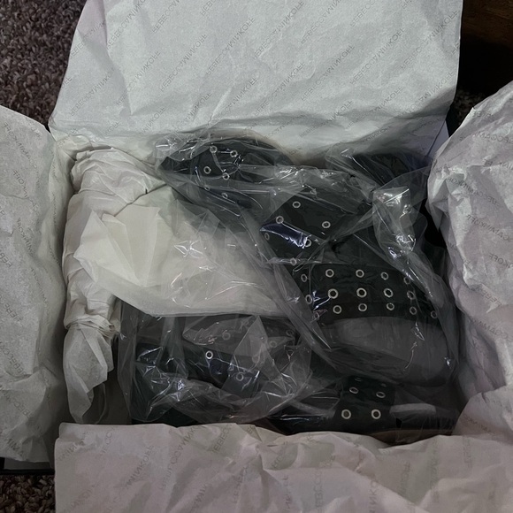 New in box Rebecca minkoff leather block heels - Picture 10 of 11